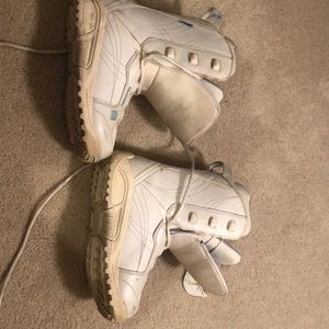 Snowboard boots